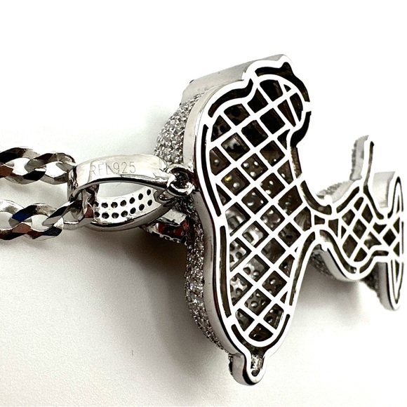 Iced Out 925 Solid Sterling Silver Round Cut 3D Snoopy Pendant Necklace - Picture 4 of 9